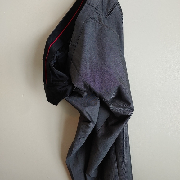 Suit and pant - Picture 4 of 6